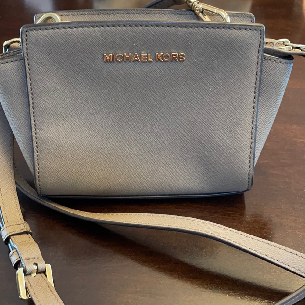 MICHAEL KORS GRAY BAG